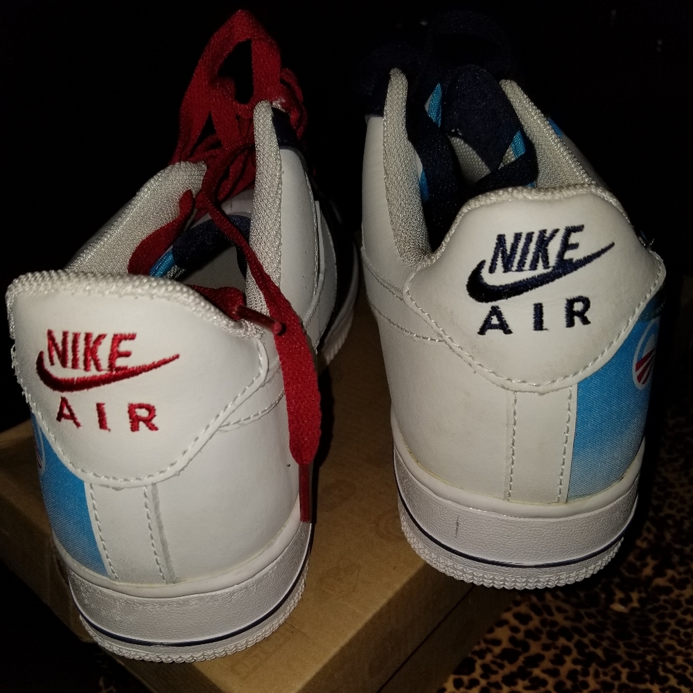 Men's Nike sneakers with Obama election art. Size